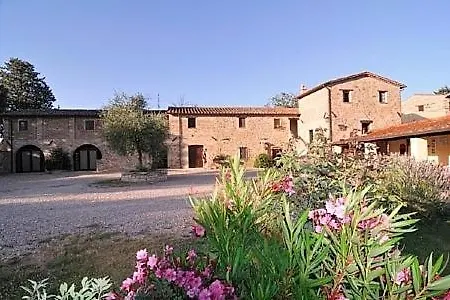 Sleeps 4 Pool Wifi Apartment Carpini